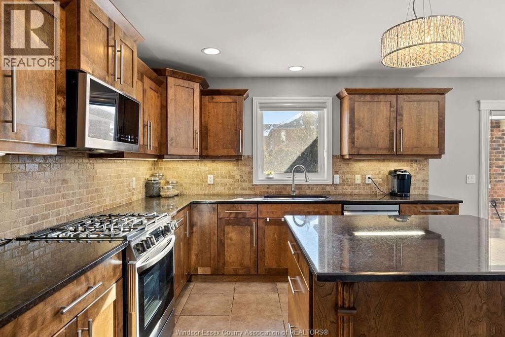 1073 REGENCY CRESCENT Image 14