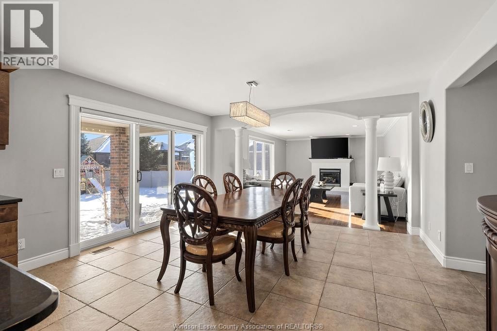 1073 REGENCY CRESCENT Image 15