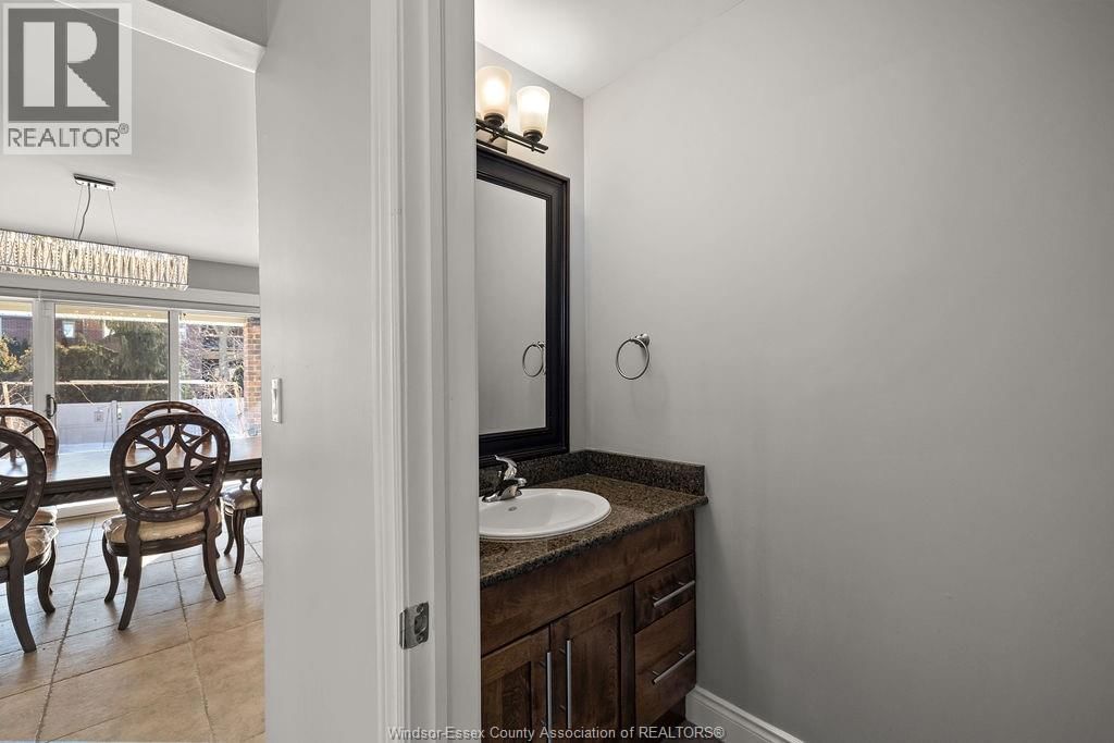 1073 REGENCY CRESCENT Image 16