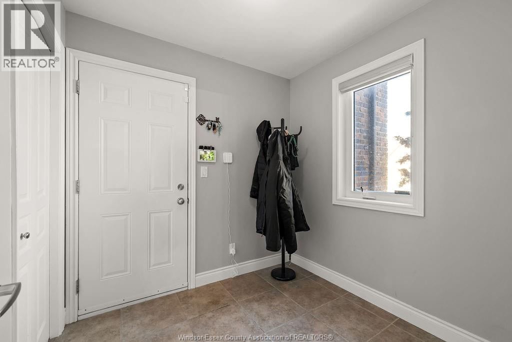 1073 REGENCY CRESCENT Image 17