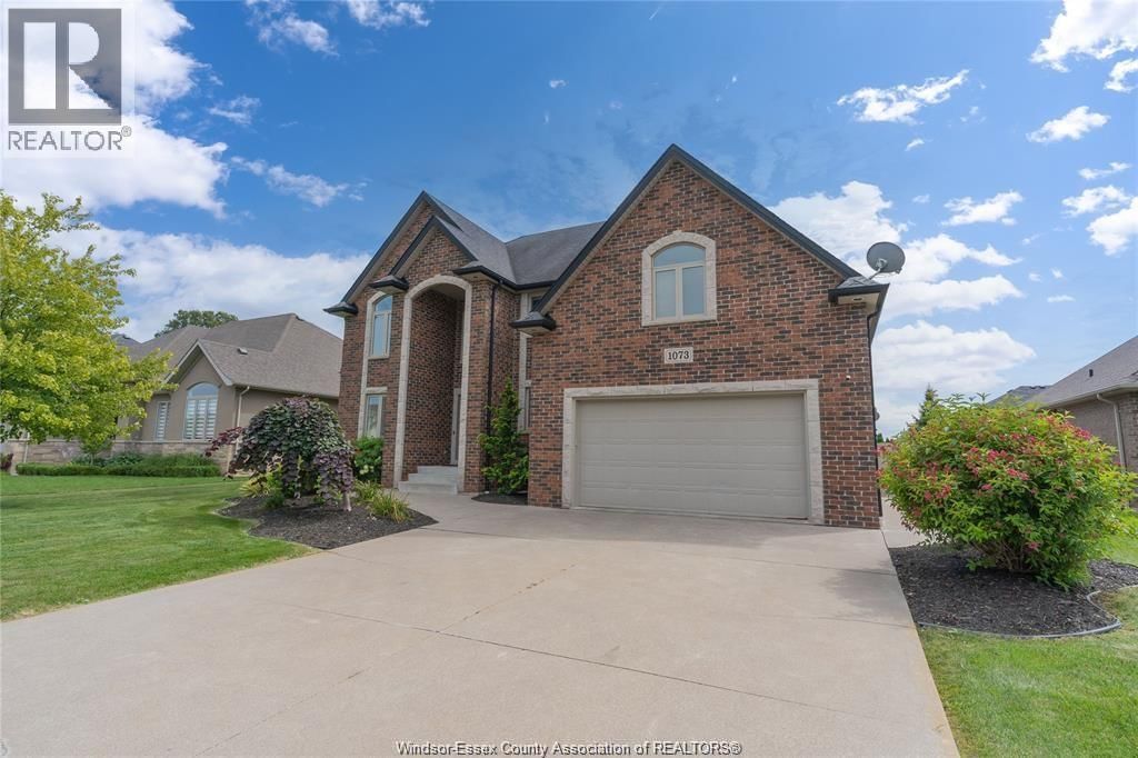 1073 REGENCY CRESCENT Image 2