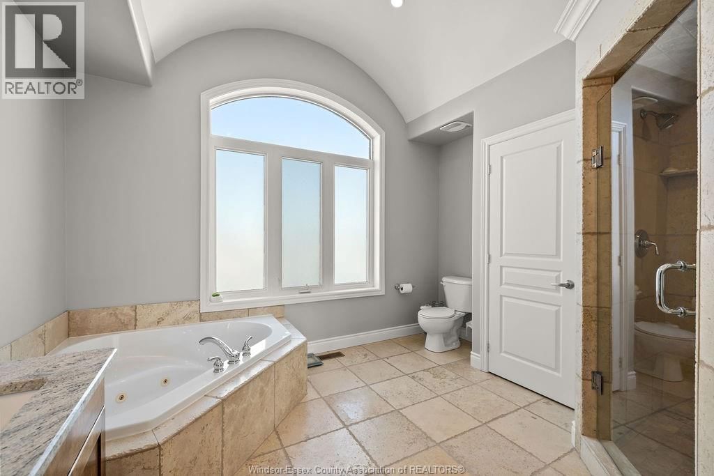 1073 REGENCY CRESCENT Image 21