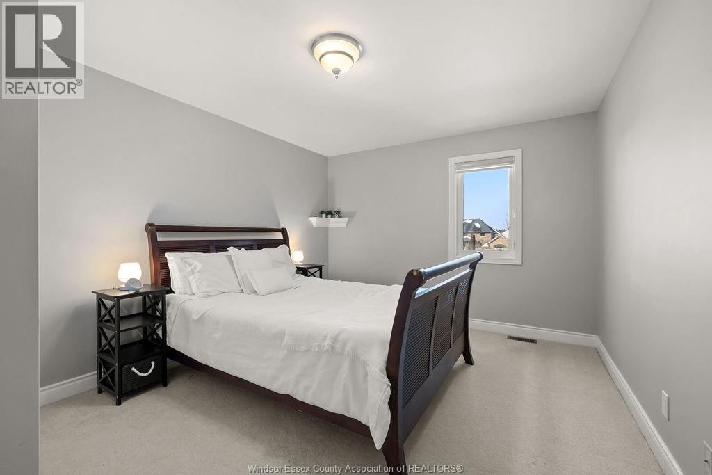 1073 REGENCY CRESCENT Image 24