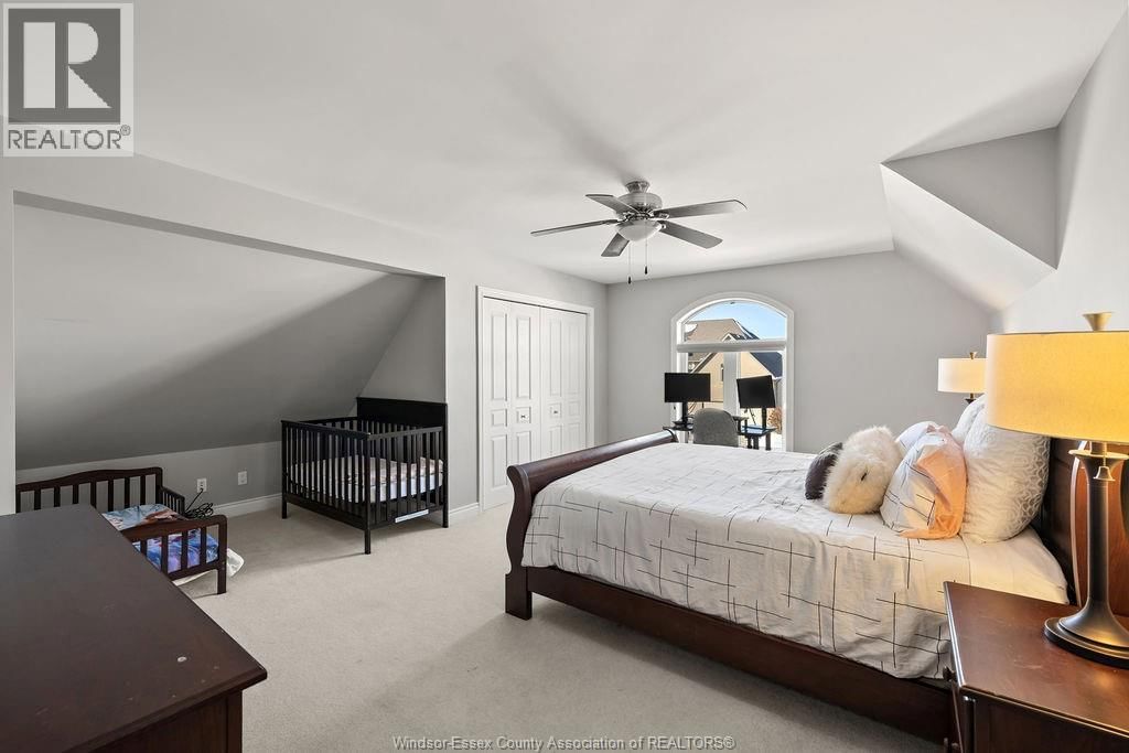 1073 REGENCY CRESCENT Image 25