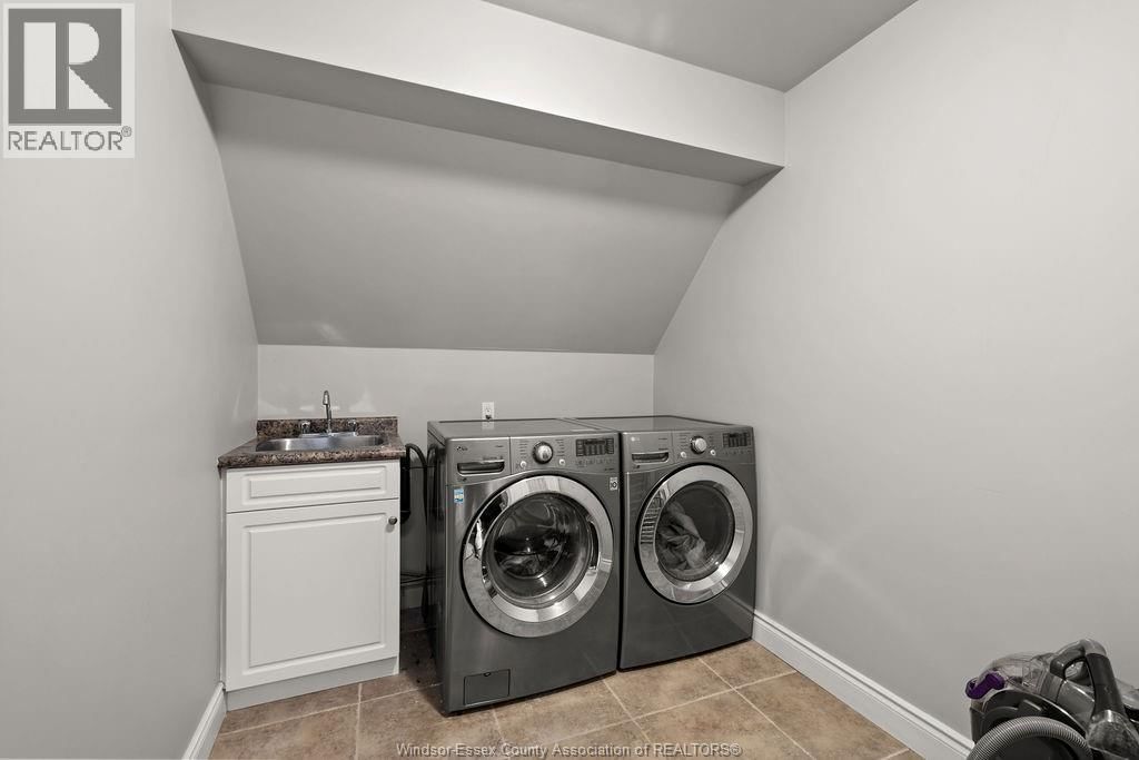 1073 REGENCY CRESCENT Image 26