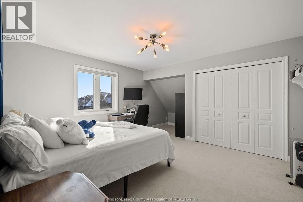 1073 REGENCY CRESCENT Image 27