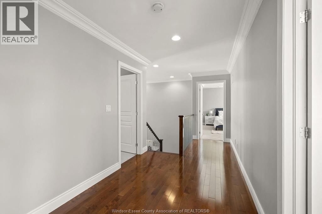 1073 REGENCY CRESCENT Image 30