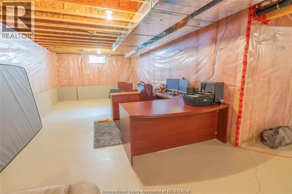 1073 REGENCY CRESCENT Image 31