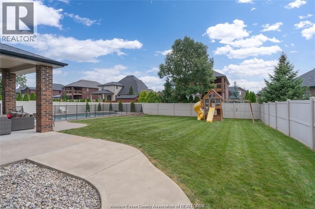 1073 REGENCY CRESCENT Image 35