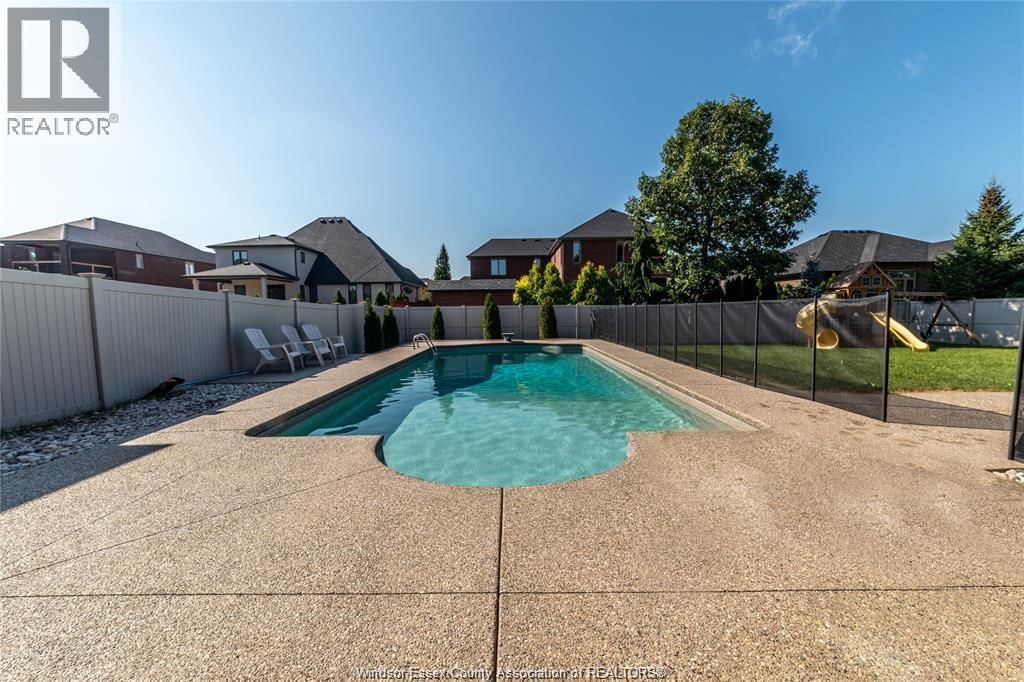 1073 REGENCY CRESCENT Image 36