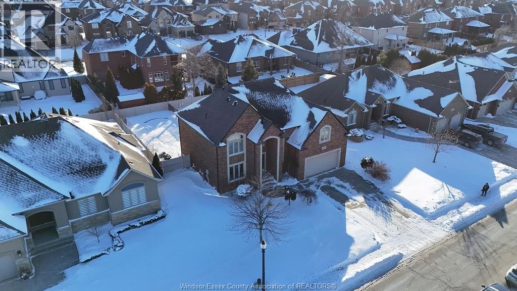 1073 REGENCY CRESCENT Image 39