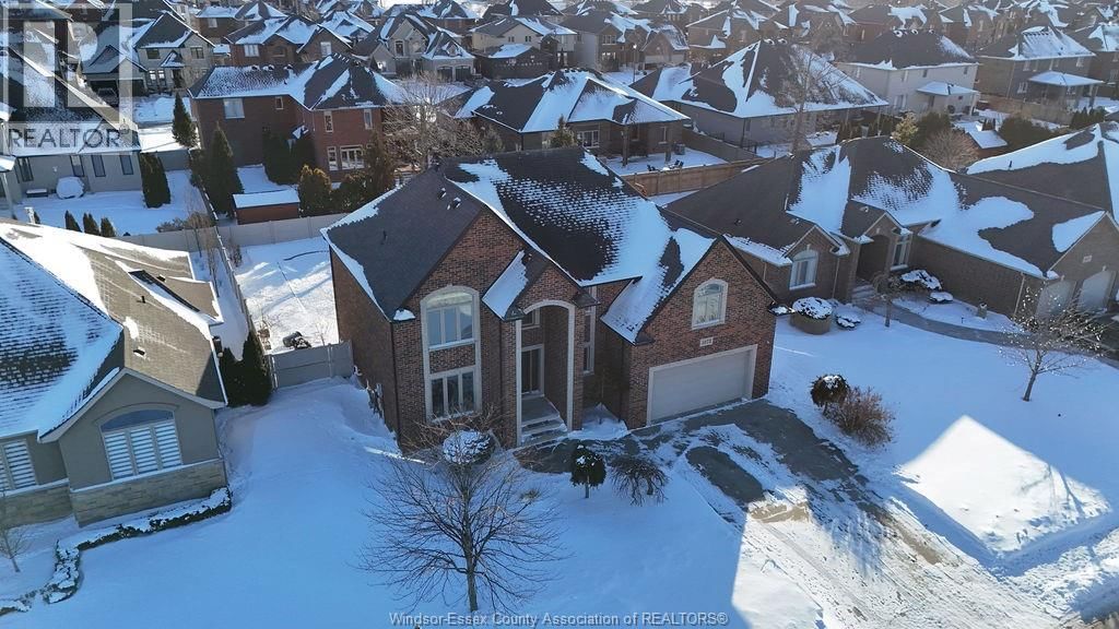 1073 REGENCY CRESCENT Image 45