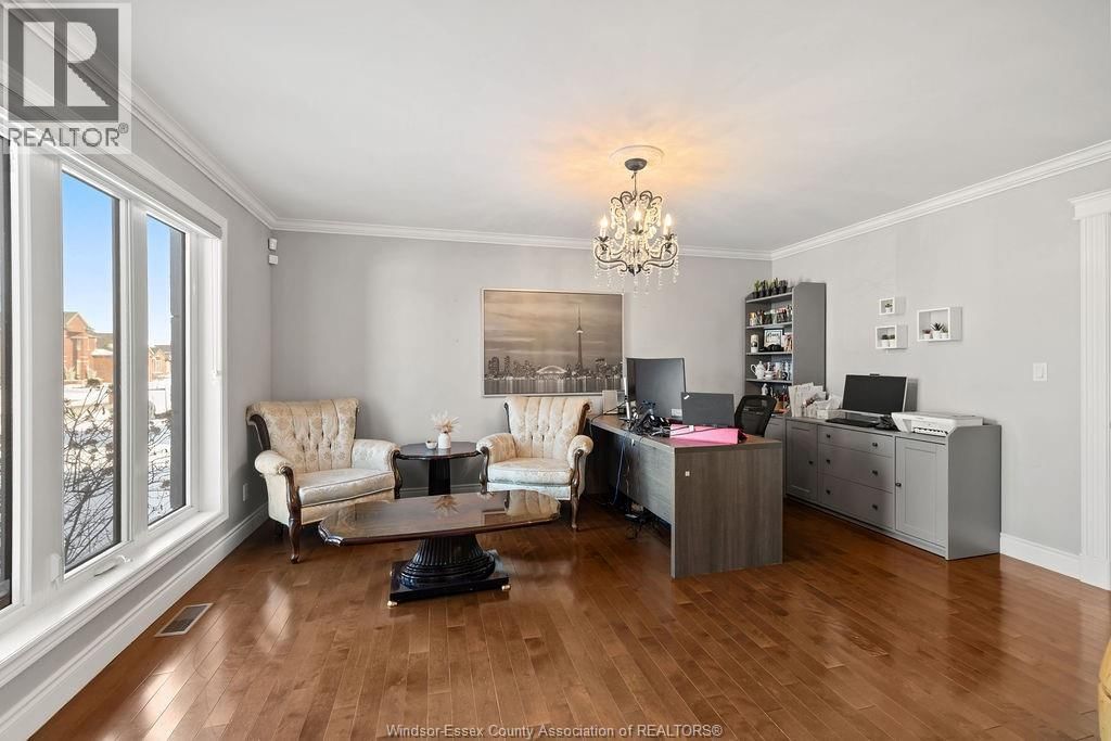 1073 REGENCY CRESCENT Image 6