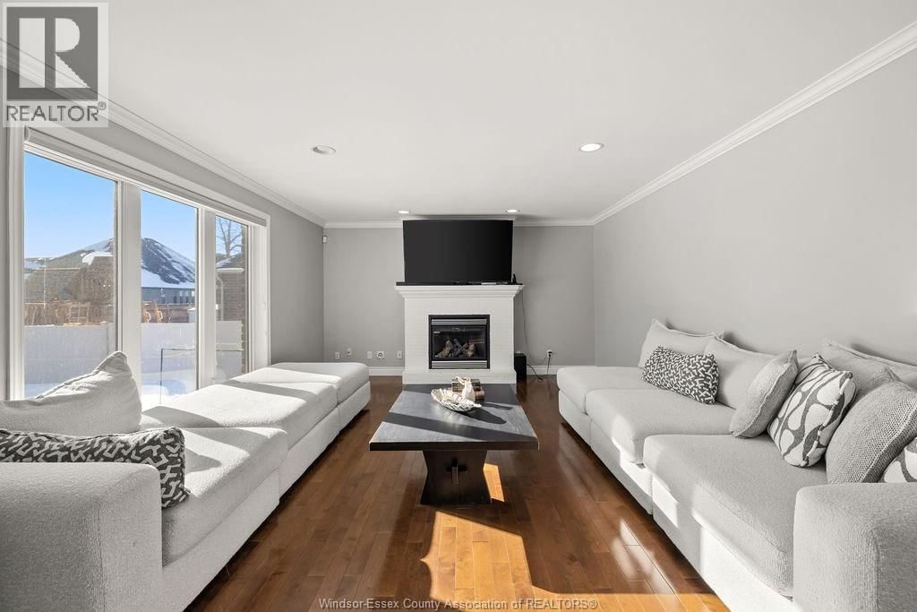 1073 REGENCY CRESCENT Image 8