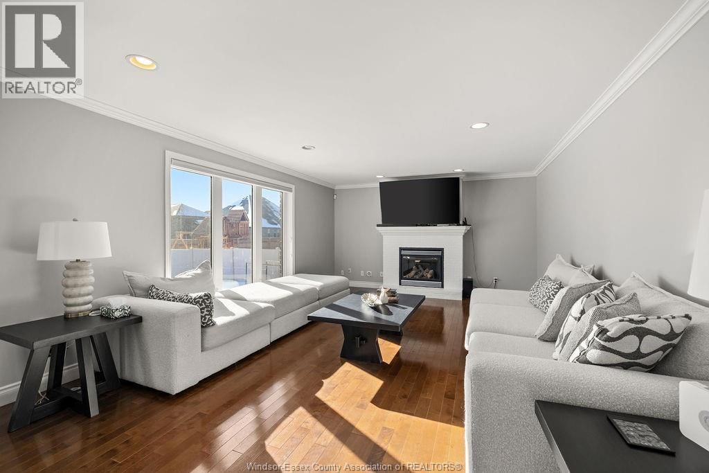 1073 REGENCY CRESCENT Image 9