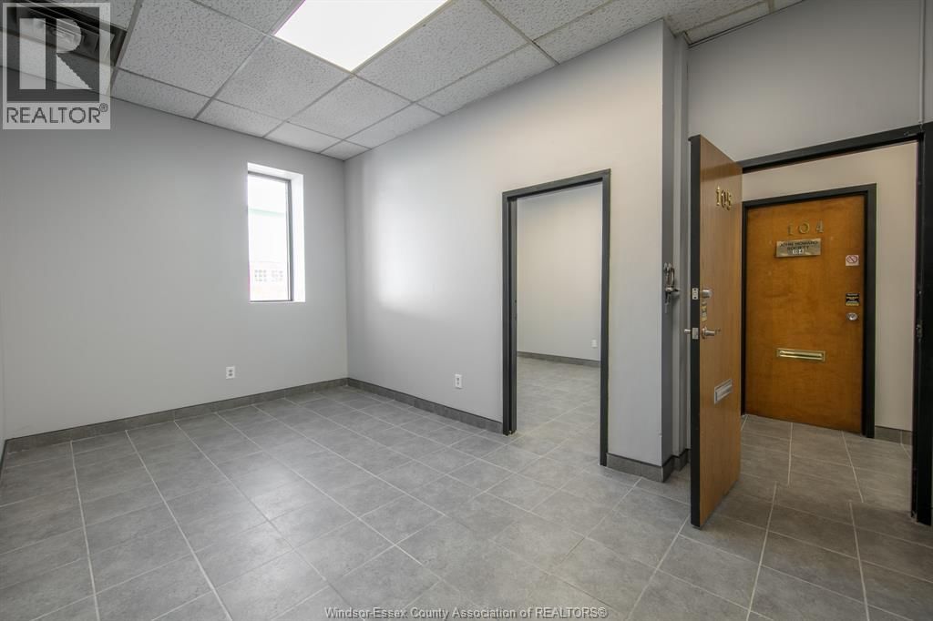 105 - 1010 UNIVERSITY AVENUE WEST Image 2