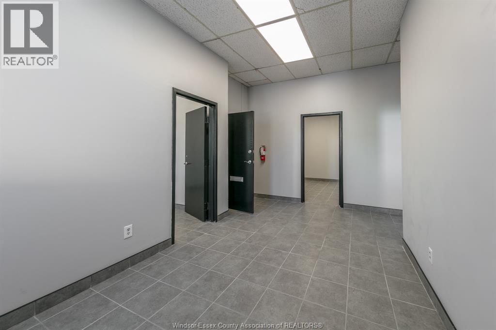 105 - 1010 UNIVERSITY AVENUE WEST Image 3