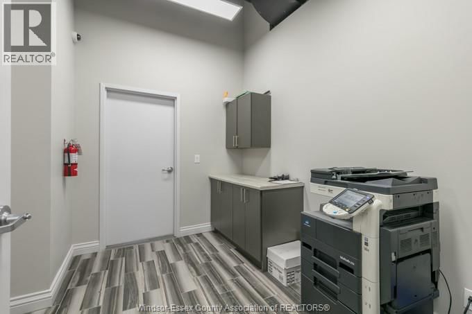 105 - 1010 UNIVERSITY AVENUE WEST Image 8