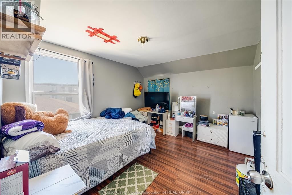 120 TALBOT STREET WEST Image 14