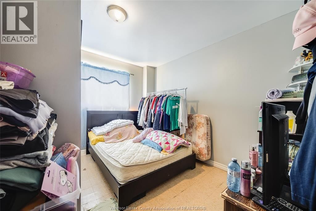 120 TALBOT STREET WEST Image 18