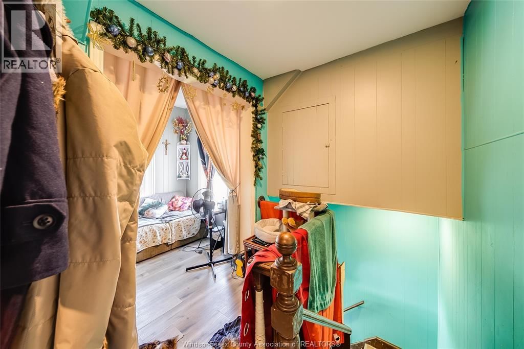 120 TALBOT STREET WEST Image 25