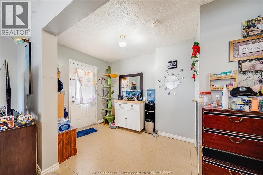 120 TALBOT STREET WEST Image 3