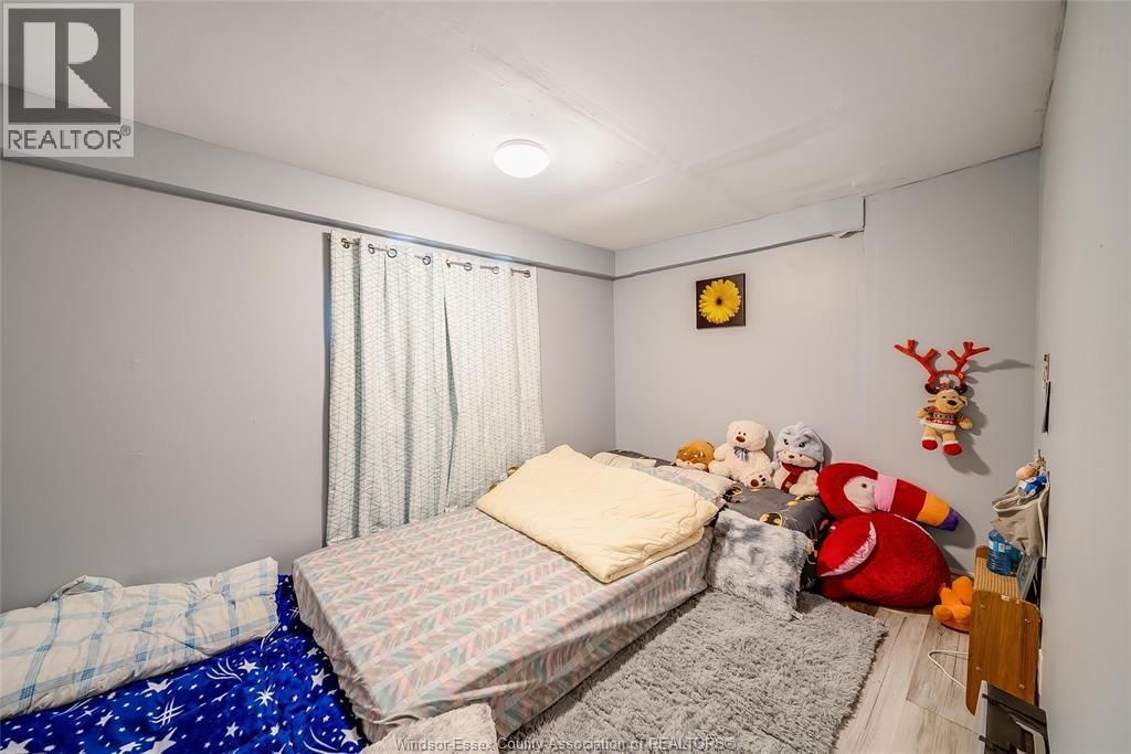 120 TALBOT STREET WEST Image 34