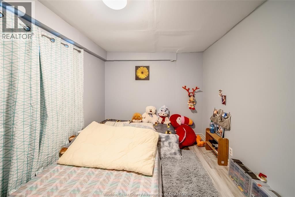 120 TALBOT STREET WEST Image 35