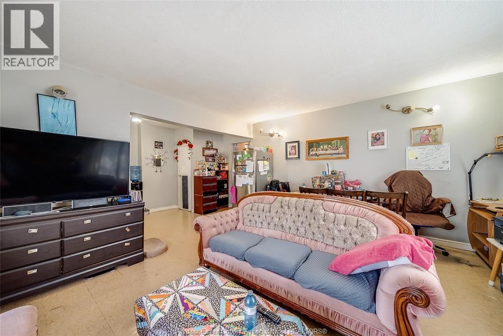 120 TALBOT STREET WEST Image 9