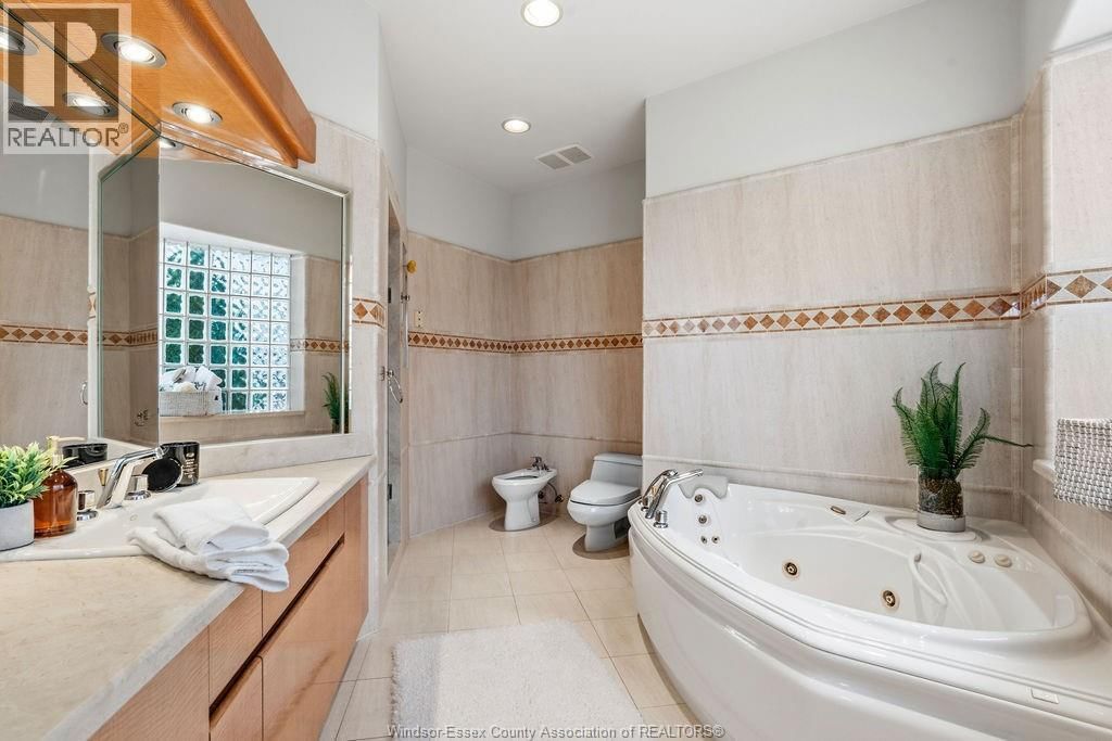 4572 LAKE GRANDE COURT Image 26