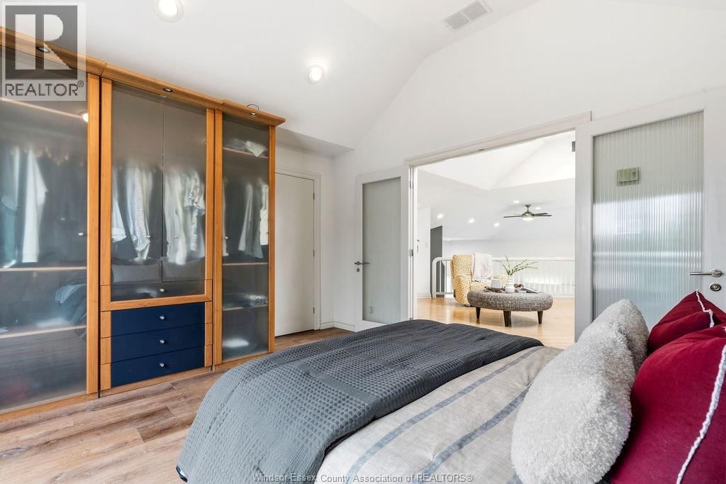 4572 LAKE GRANDE COURT Image 31