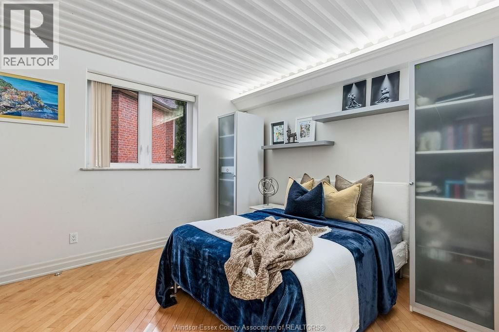 4572 LAKE GRANDE COURT Image 33