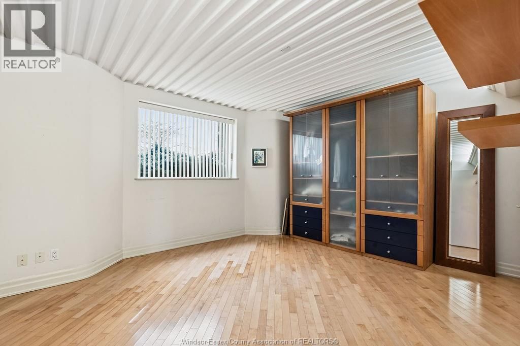 4572 LAKE GRANDE COURT Image 34