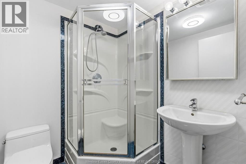 4572 LAKE GRANDE COURT Image 35