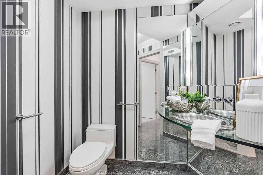 4572 LAKE GRANDE COURT Image 36