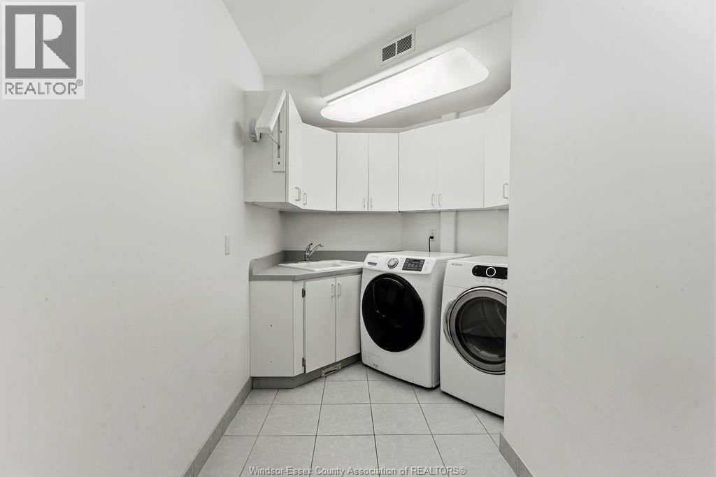 4572 LAKE GRANDE COURT Image 37