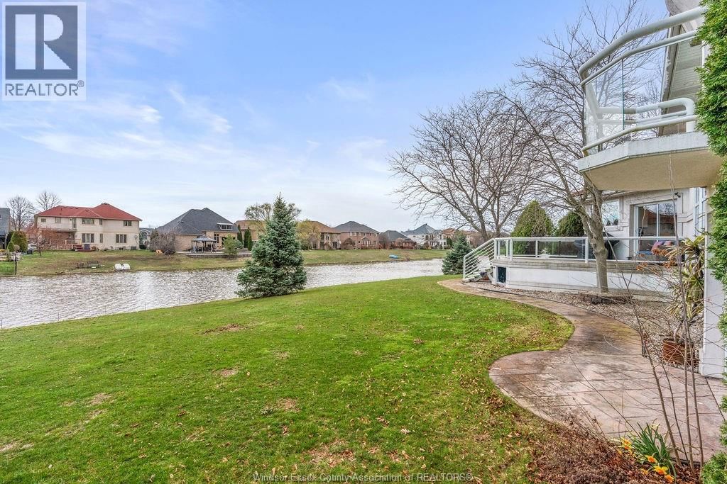 4572 LAKE GRANDE COURT Image 44