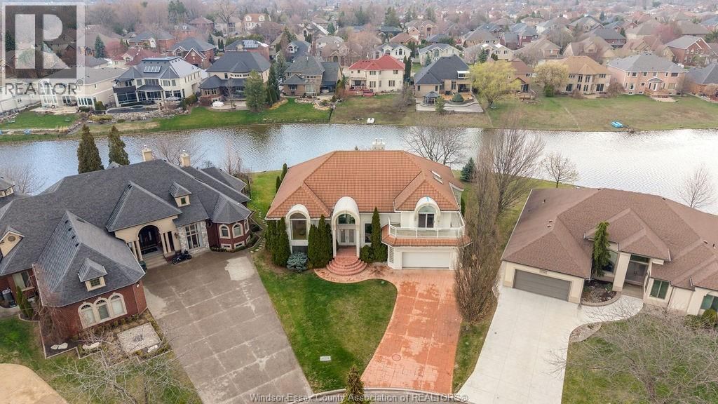 4572 LAKE GRANDE COURT Image 46