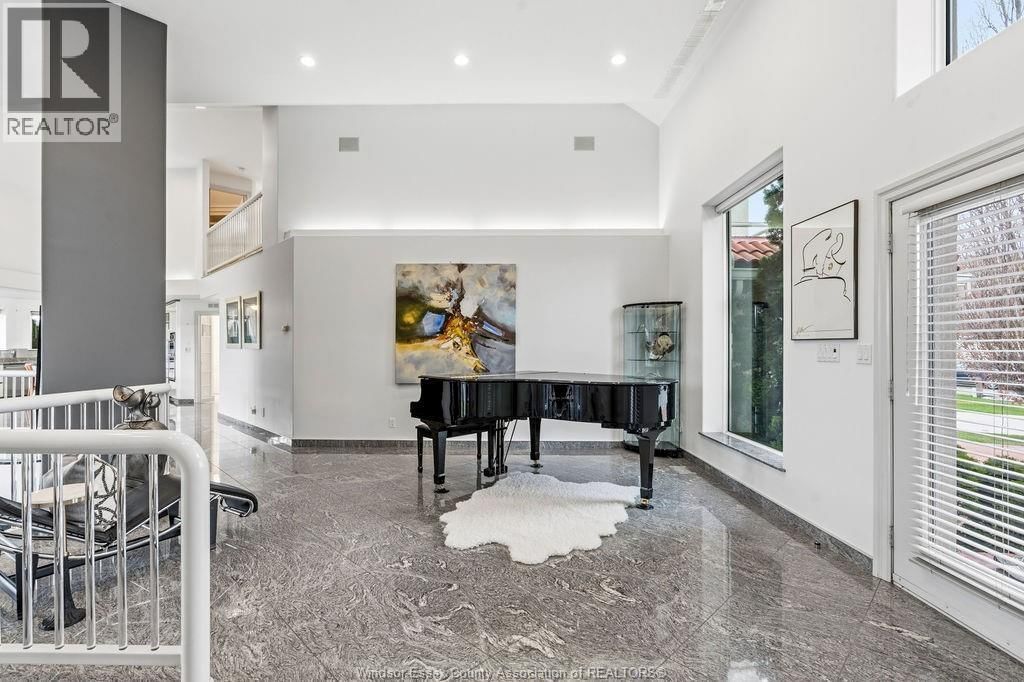 4572 LAKE GRANDE COURT Image 6