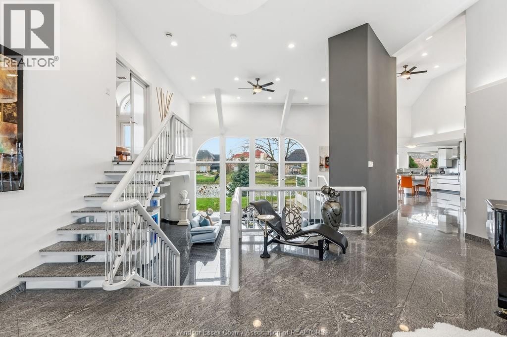 4572 LAKE GRANDE COURT Image 7