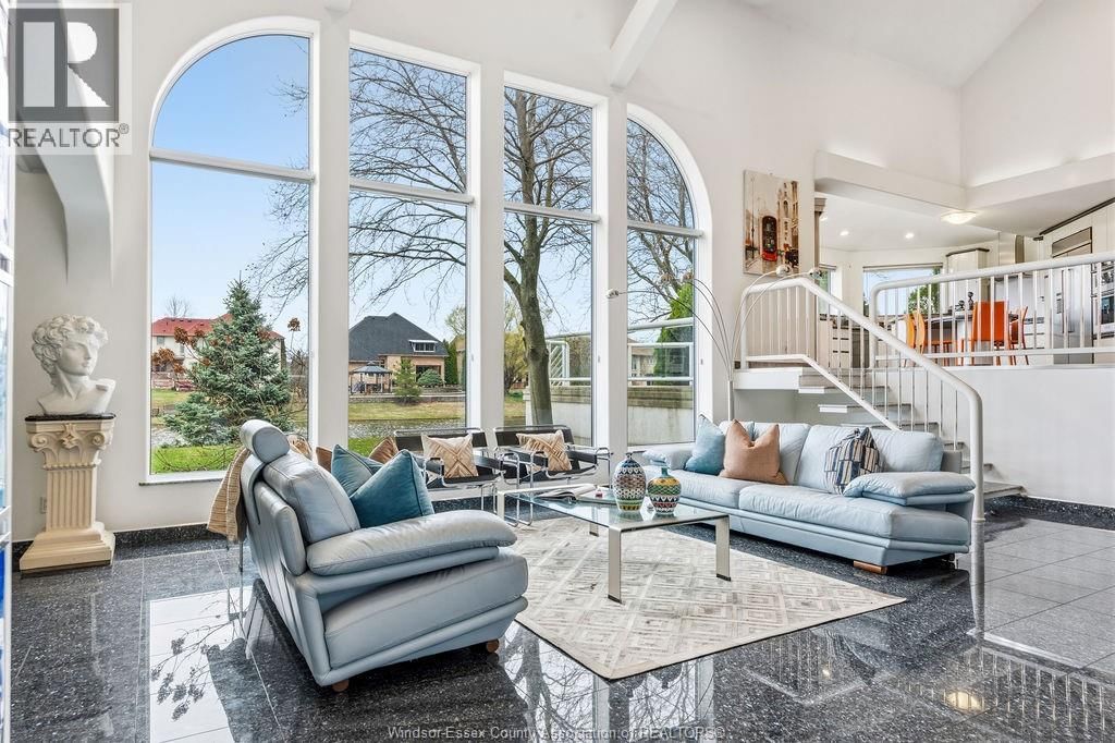 4572 LAKE GRANDE COURT Image 9