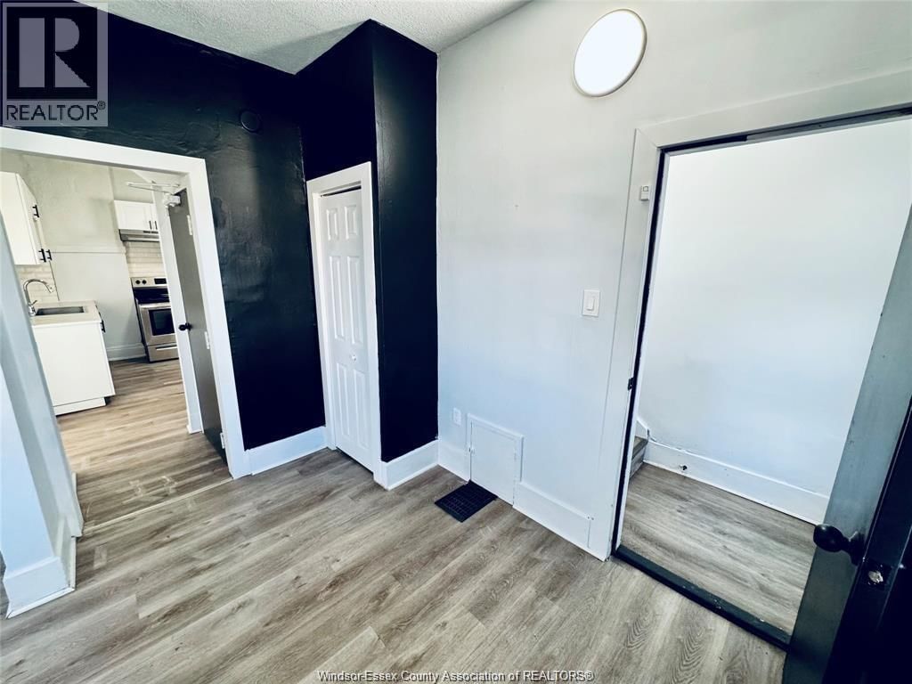 531 LANGLOIS AVENUE Image 10