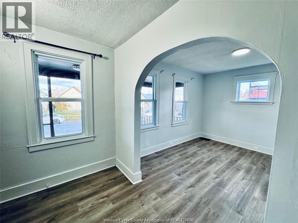 531 LANGLOIS AVENUE Image 6