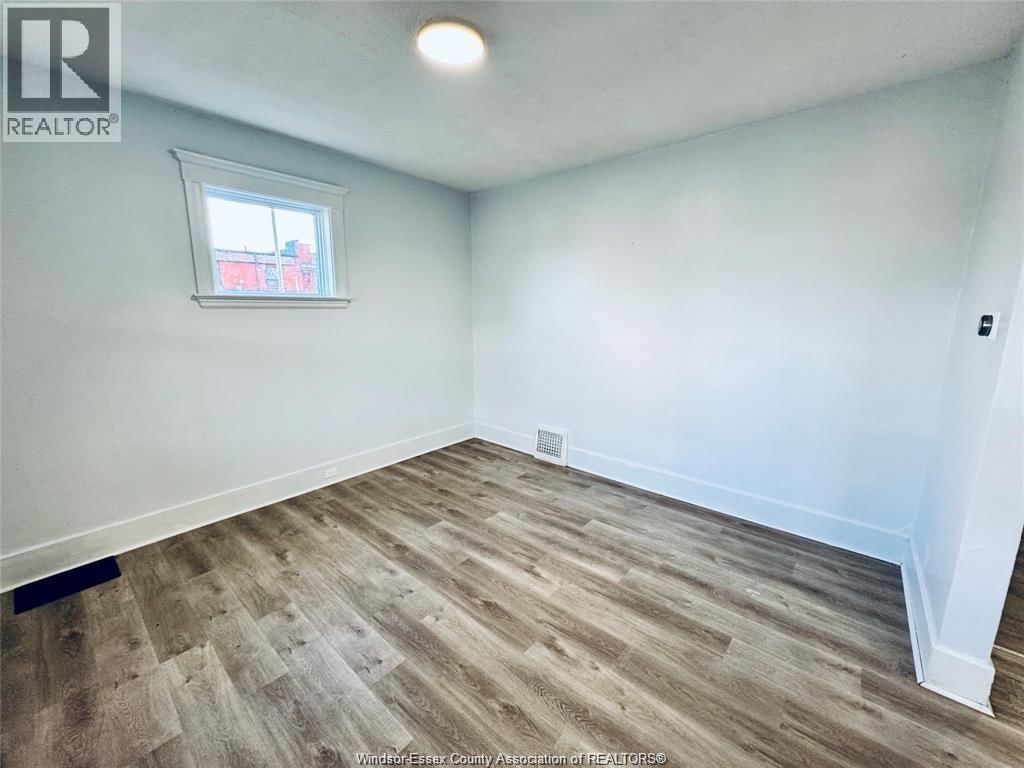 531 LANGLOIS AVENUE Image 8