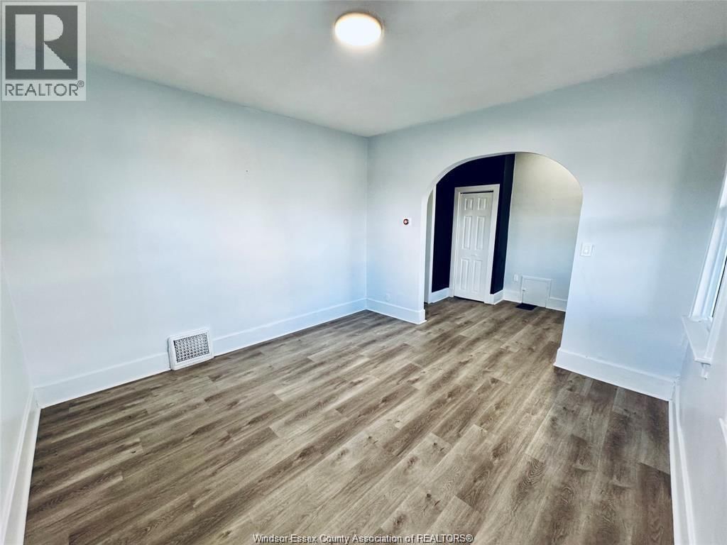 531 LANGLOIS AVENUE Image 9