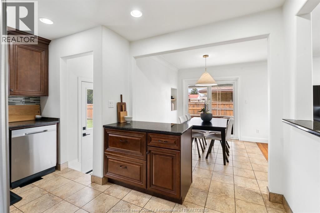 735 LOUNSBOROUGH Image 15