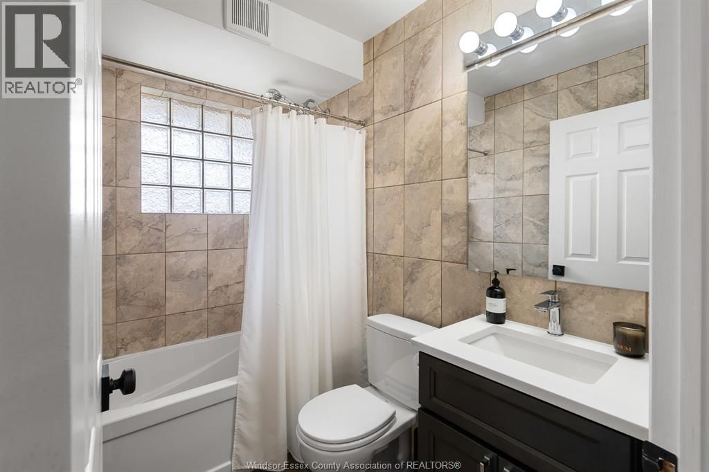 735 LOUNSBOROUGH Image 16