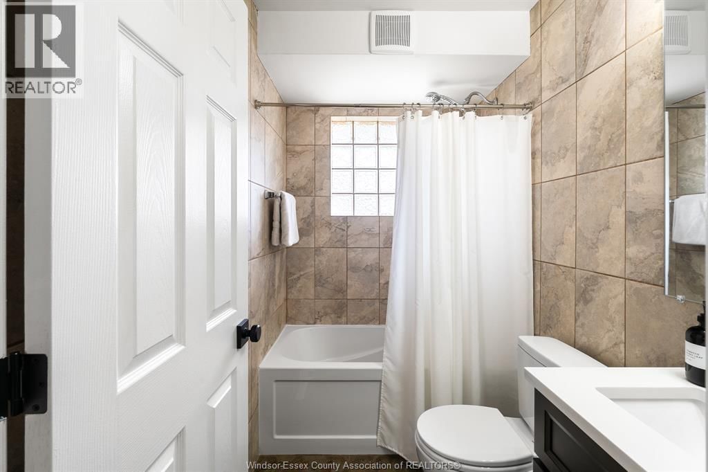 735 LOUNSBOROUGH Image 17