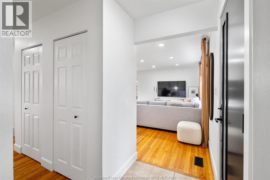 735 LOUNSBOROUGH Image 2