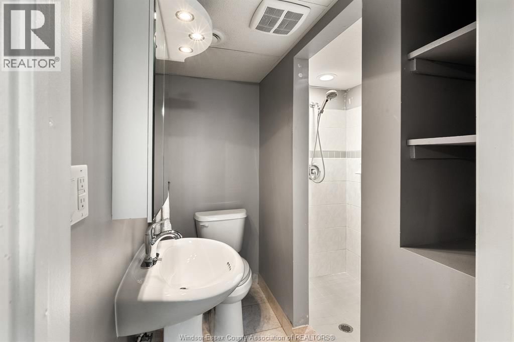 735 LOUNSBOROUGH Image 23